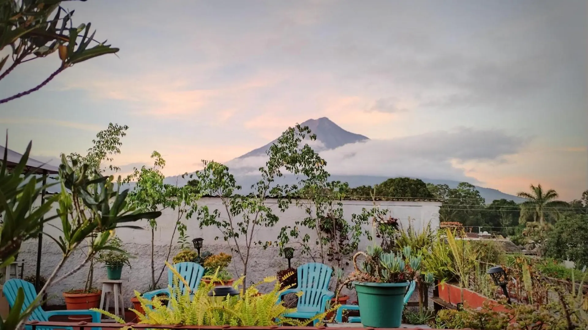 Hotel Rholyn Pura Vida !! Antigua Guatemala