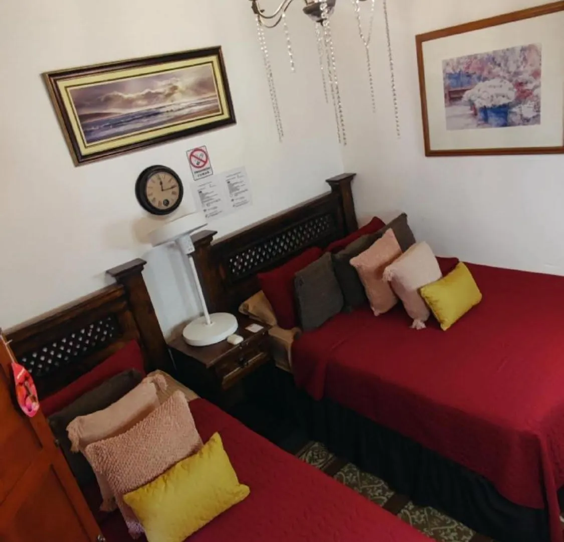 Hotel Rholyn Pura Vida !! Antigua Guatemala